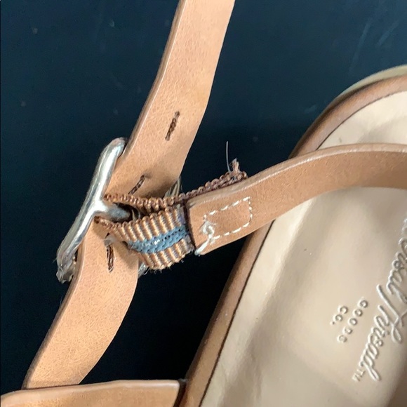 Universal Thread Tan Faux Leather Slingback - Picture 3 of 5